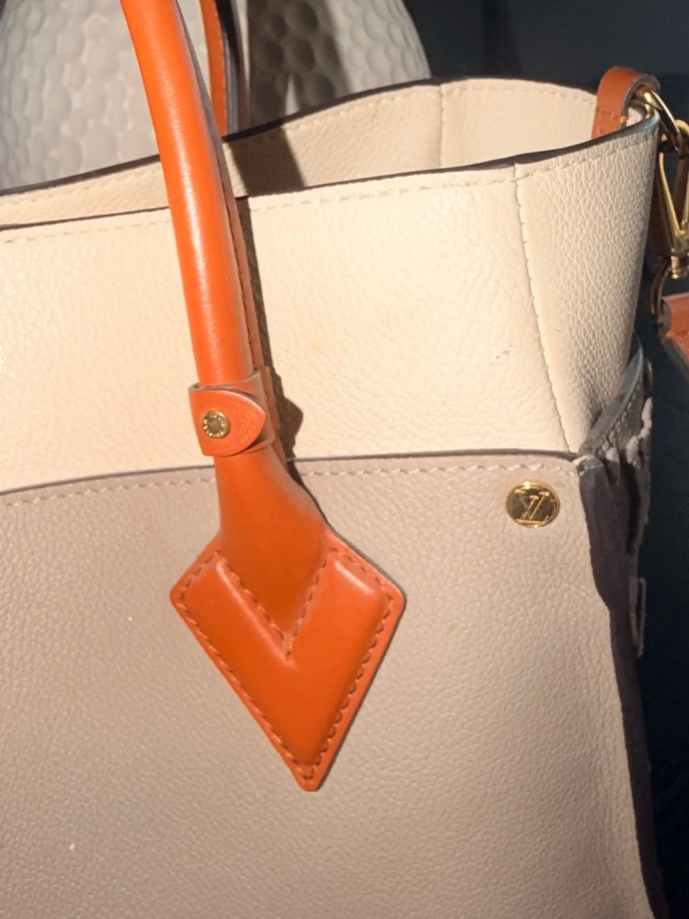 Louis Vuitton AUTHENTIC LOUIS VUITTON ON MY SIDE TOTE – NEUTRAL / CARAMEL
